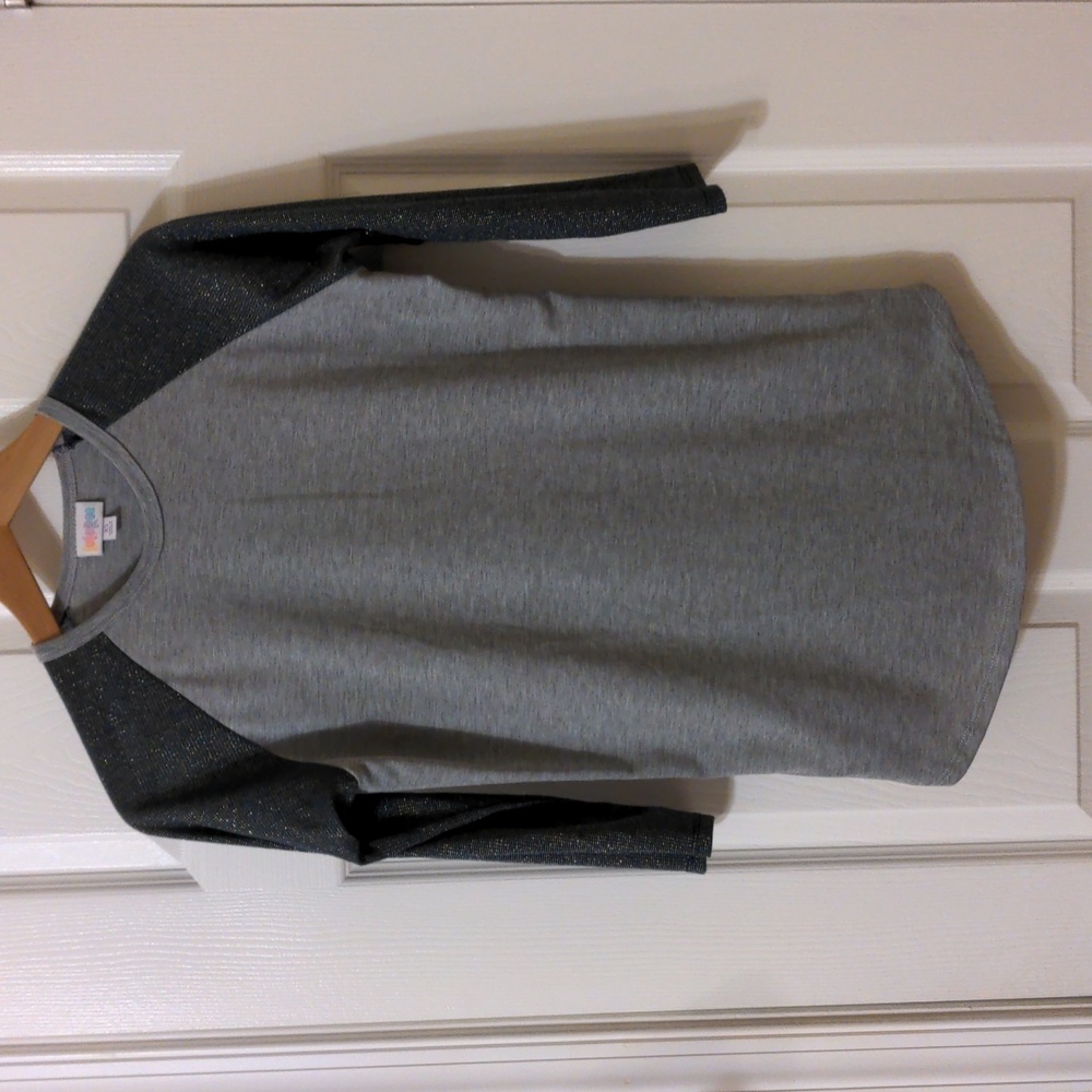 LuLaRoe t shirt with black metallic 3/4 sleeve size xs super cute